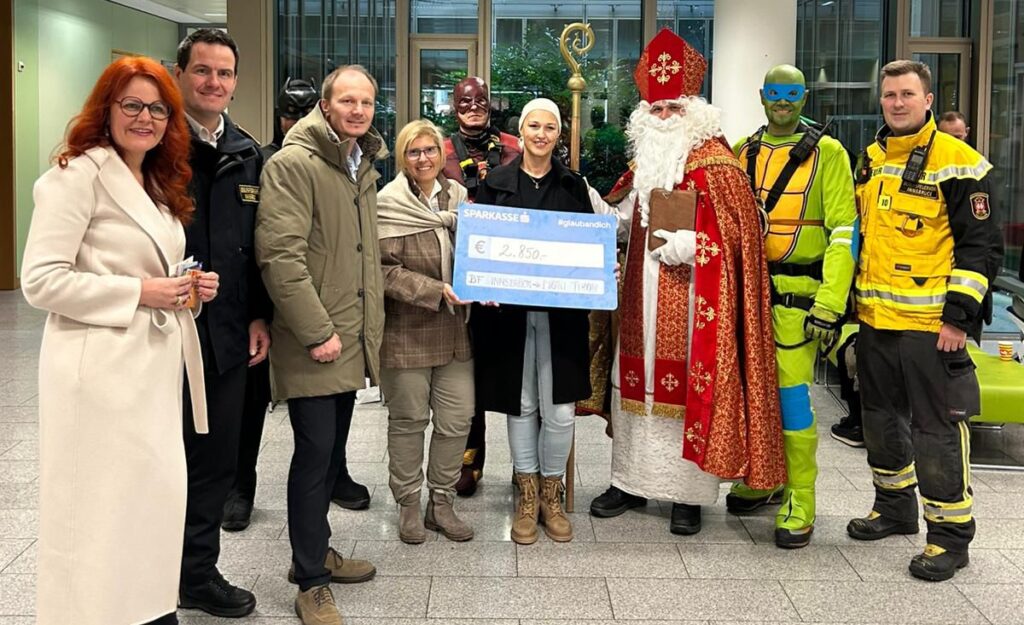 Scheckübergabe der gesammelten Spenden an MOKI Tirol